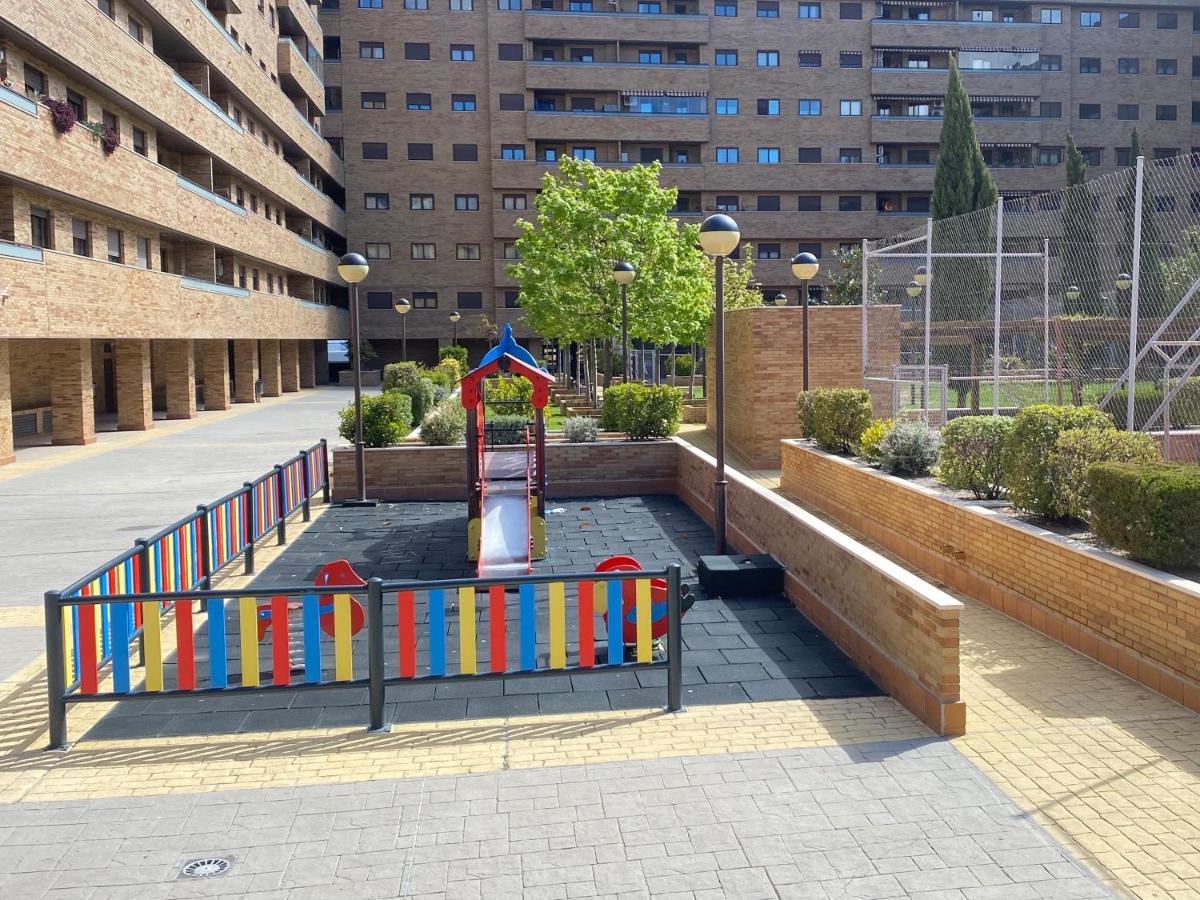 Appartamento Aires De Toledo-Parque Warner Y Madrid En Familia Esterno foto