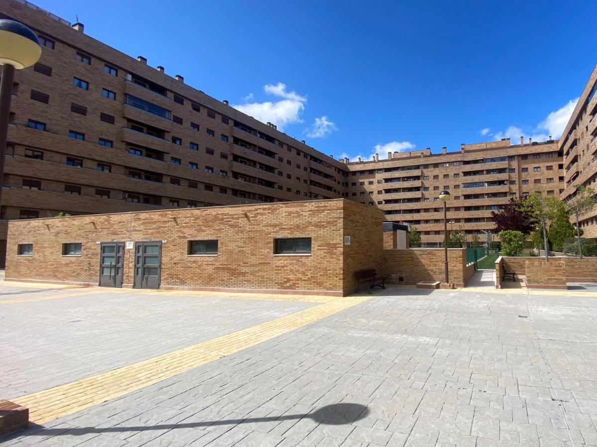 Appartamento Aires De Toledo-Parque Warner Y Madrid En Familia Esterno foto