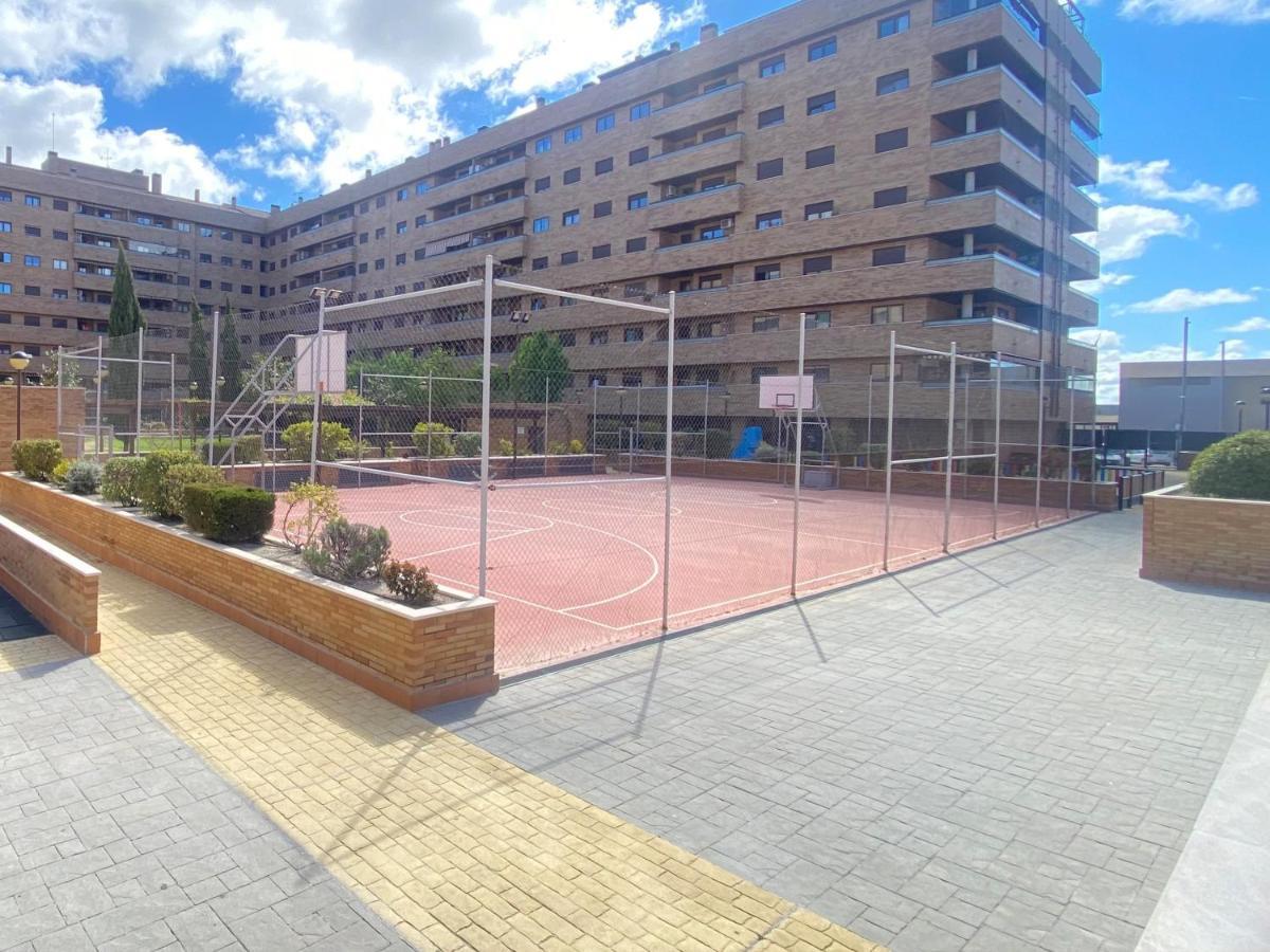 Appartamento Aires De Toledo-Parque Warner Y Madrid En Familia Esterno foto