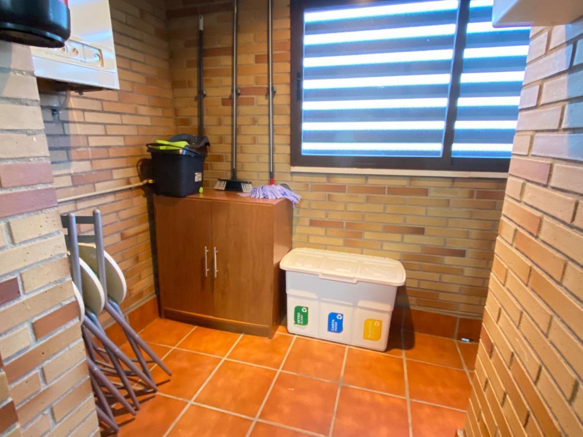Appartamento Aires De Toledo-Parque Warner Y Madrid En Familia Esterno foto
